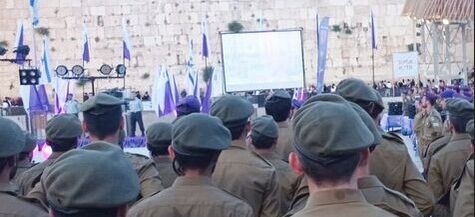 IDF soldiers facing the kotel